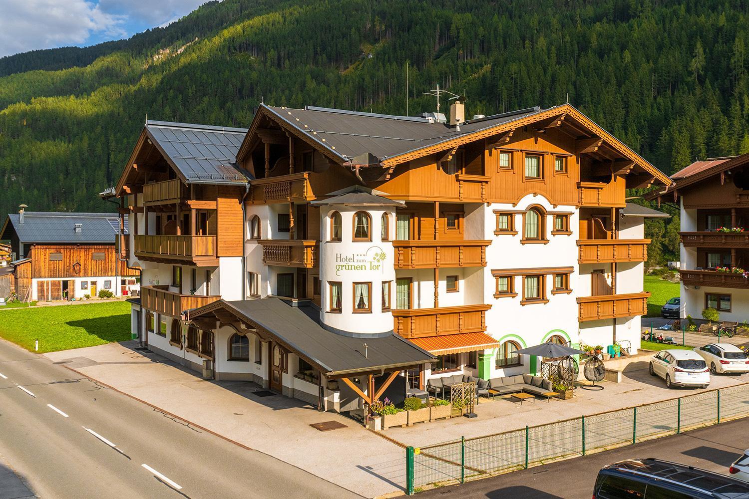 Hotel Zum Gruenen Tor Tux Exterior photo