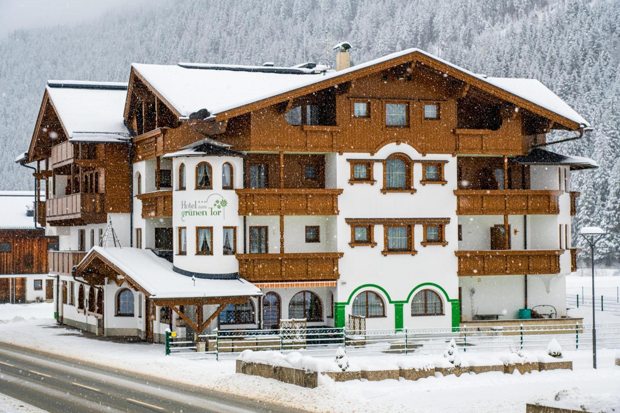 Hotel Zum Gruenen Tor Tux Exterior photo