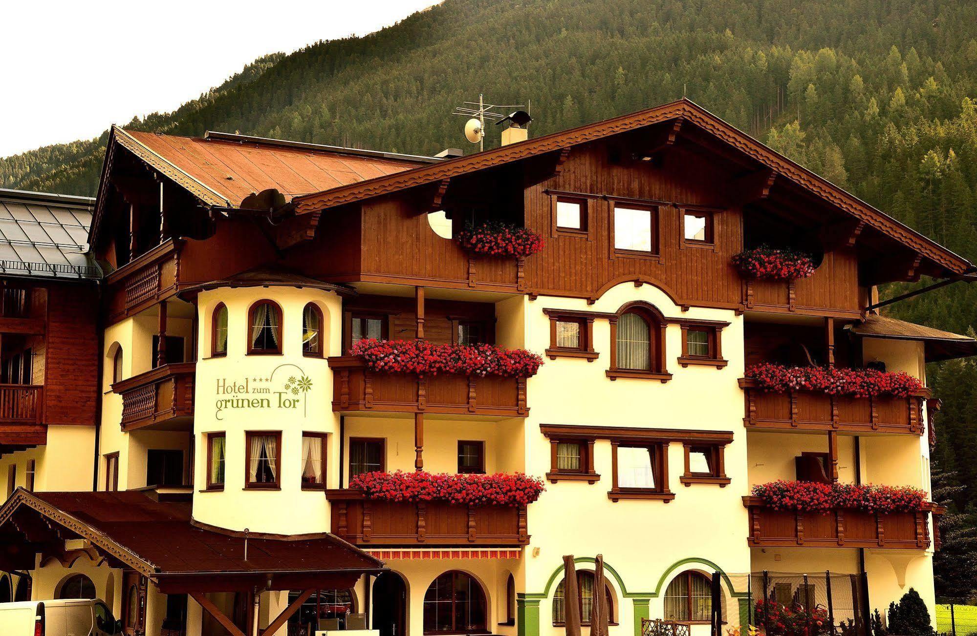 Hotel Zum Gruenen Tor Tux Exterior photo